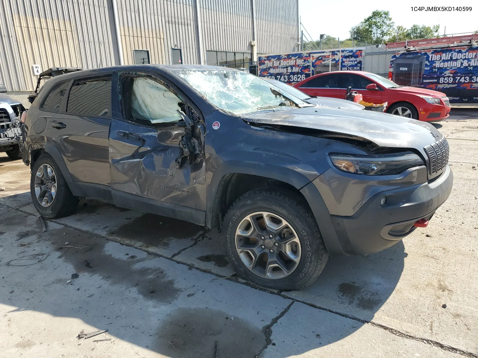 2019 Jeep Cherokee Trailhawk VIN: 1C4PJMBX5KD140599 Lot: 68359114