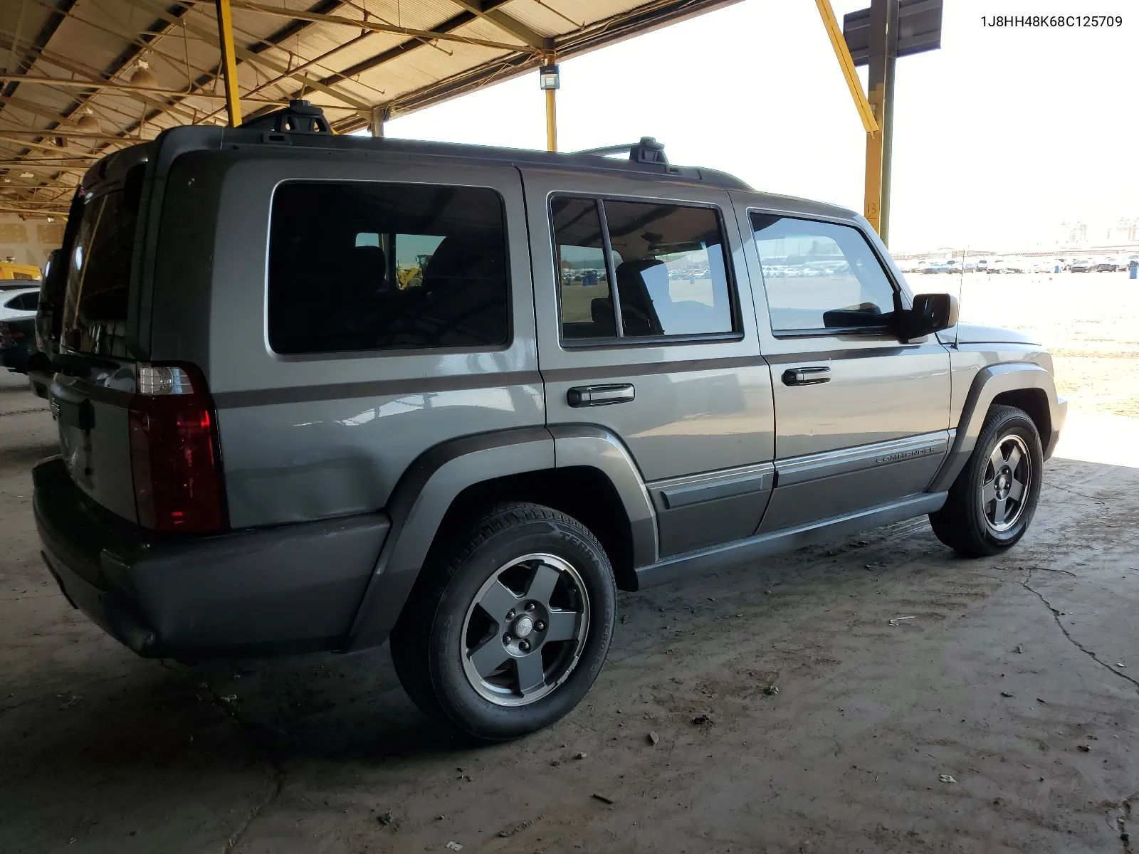 1J8HH48K68C125709 2008 Jeep Commander Sport