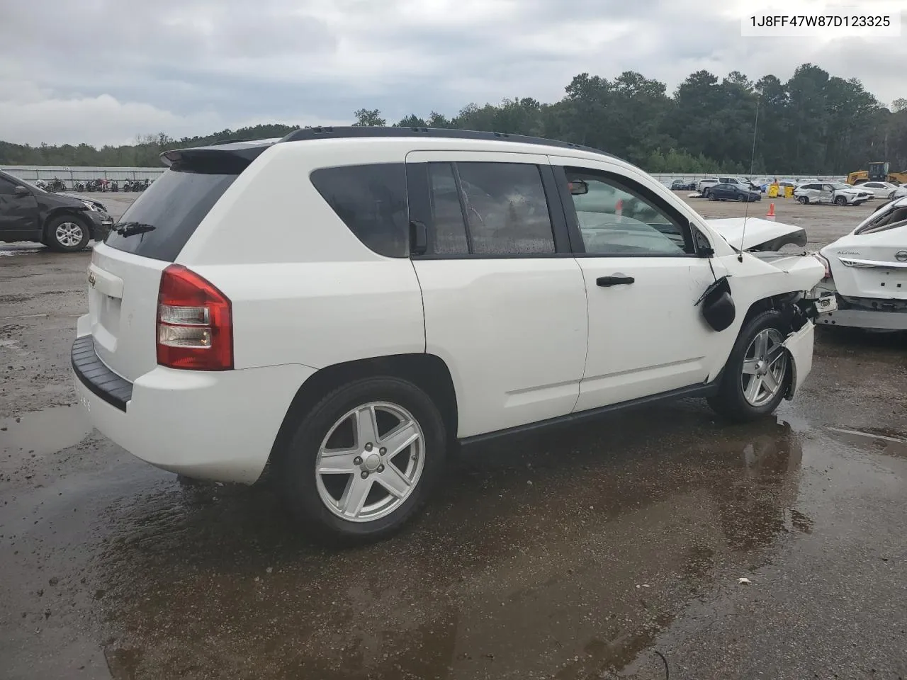 2007 Jeep Compass VIN: 1J8FF47W87D123325 Lot: 72499654