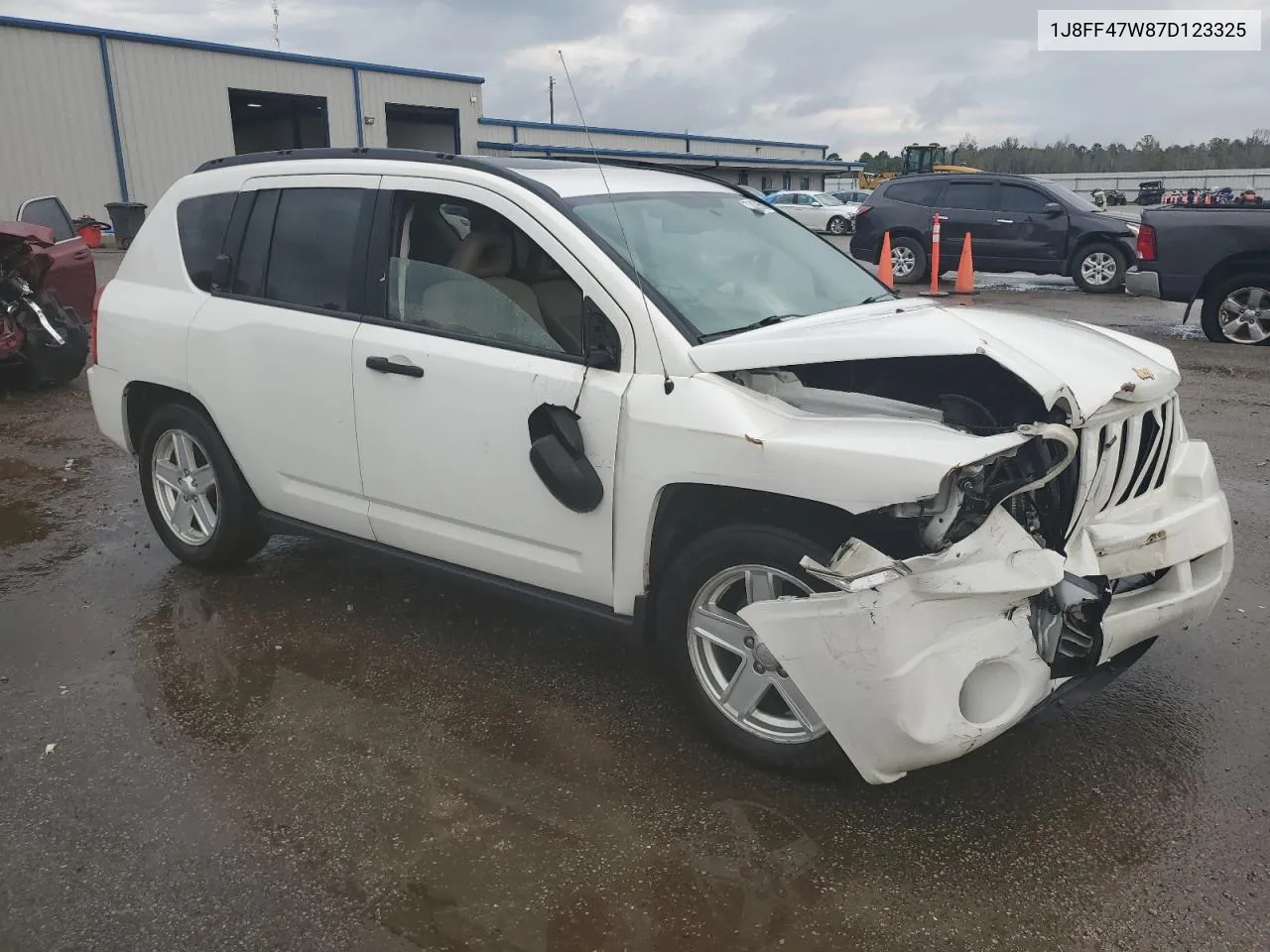 2007 Jeep Compass VIN: 1J8FF47W87D123325 Lot: 72499654