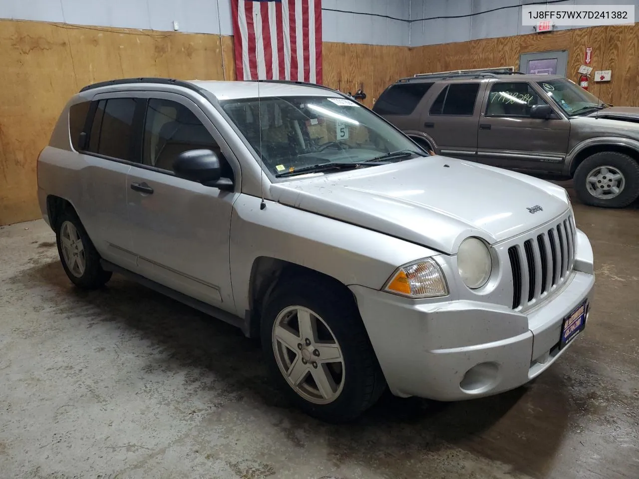 2007 Jeep Compass Limited VIN: 1J8FF57WX7D241382 Lot: 77011694