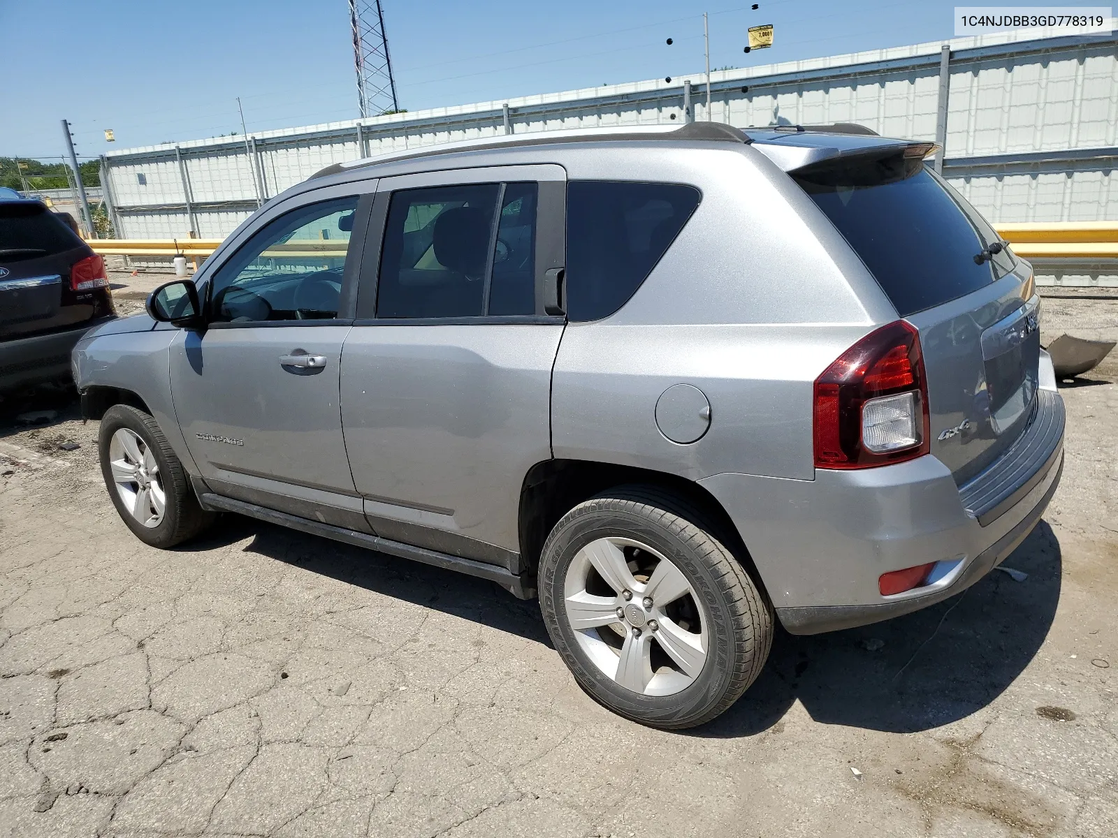 1C4NJDBB3GD778319 2016 Jeep Compass Sport