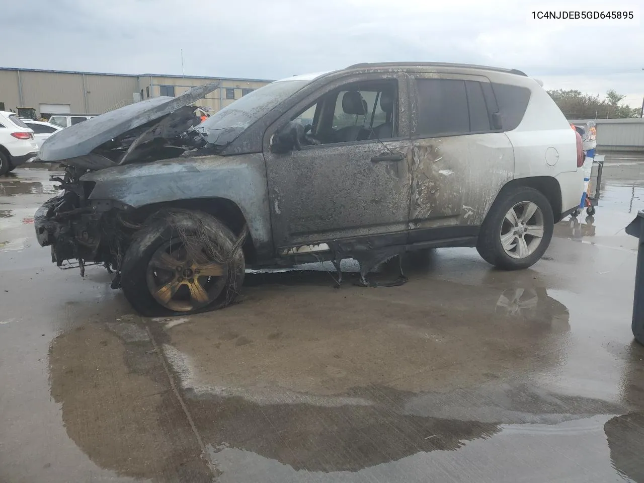 2016 Jeep Compass Latitude VIN: 1C4NJDEB5GD645895 Lot: 69998504