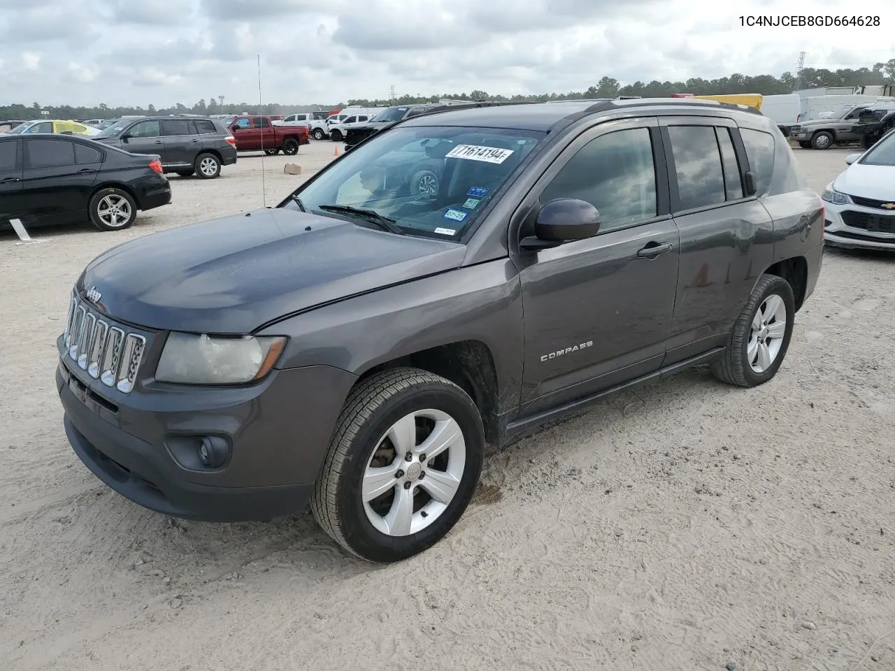 2016 Jeep Compass Latitude VIN: 1C4NJCEB8GD664628 Lot: 71614194