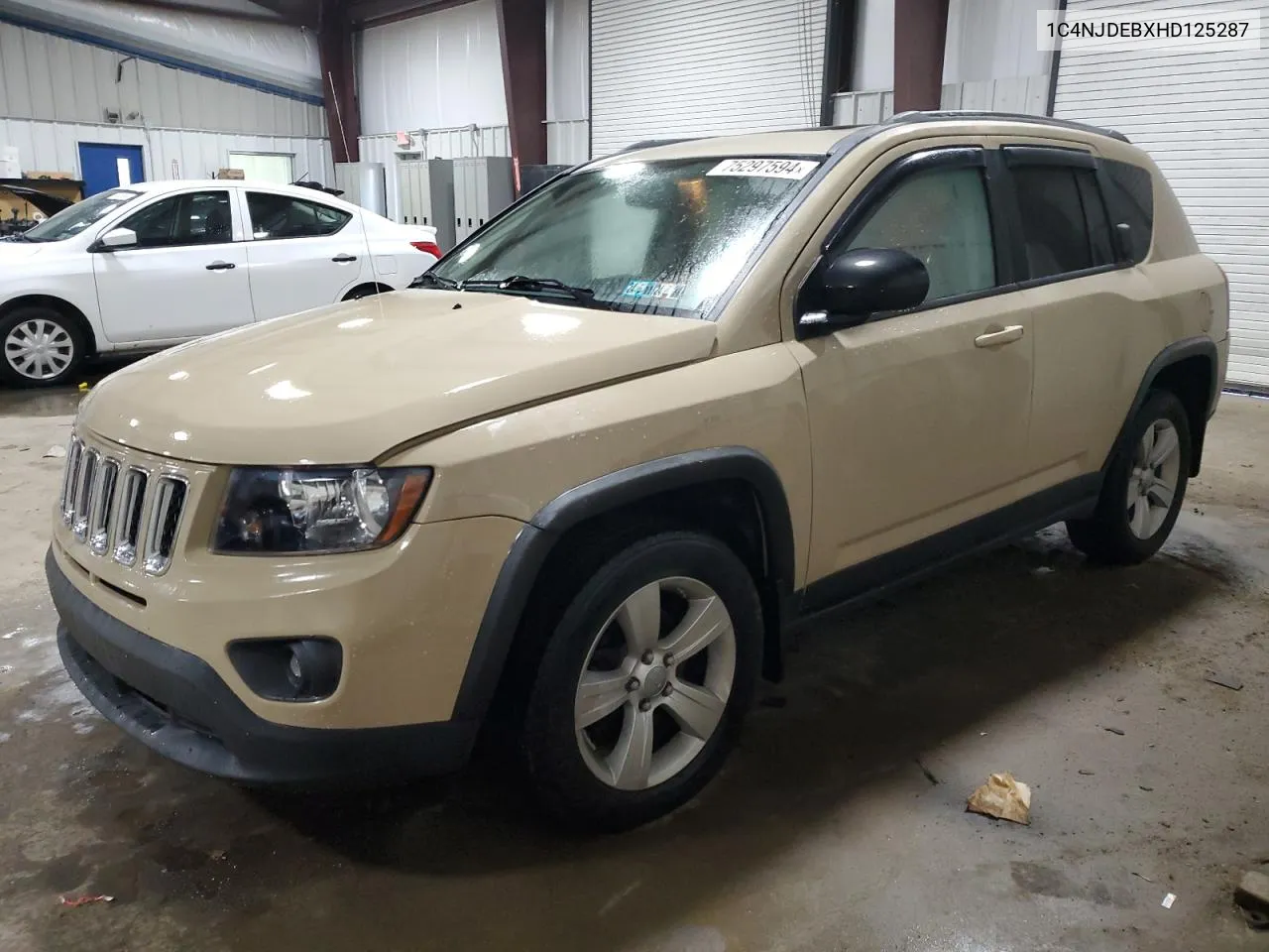 2017 Jeep Compass Latitude VIN: 1C4NJDEBXHD125287 Lot: 75297594