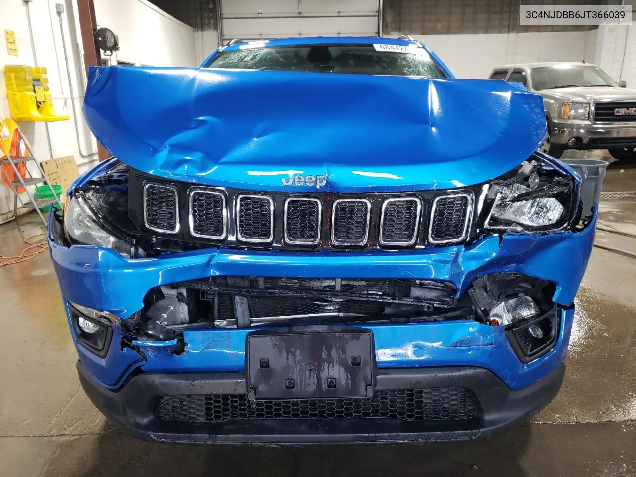 3C4NJDBB6JT366039 2018 Jeep Compass Latitude