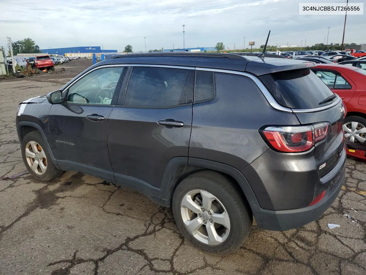 3C4NJCBB5JT266556 2018 Jeep Compass Latitude