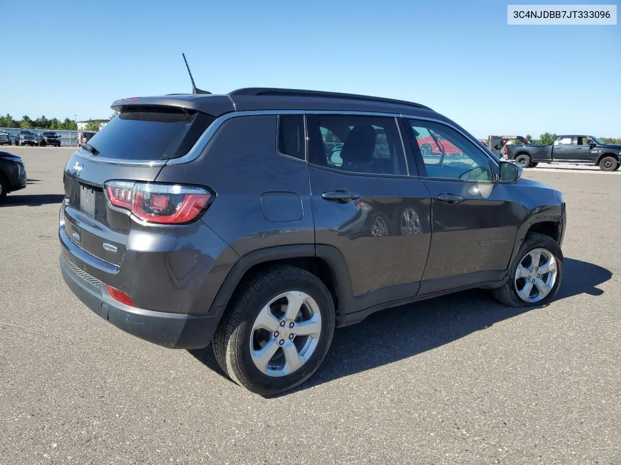 2018 Jeep Compass Latitude VIN: 3C4NJDBB7JT333096 Lot: 72570214