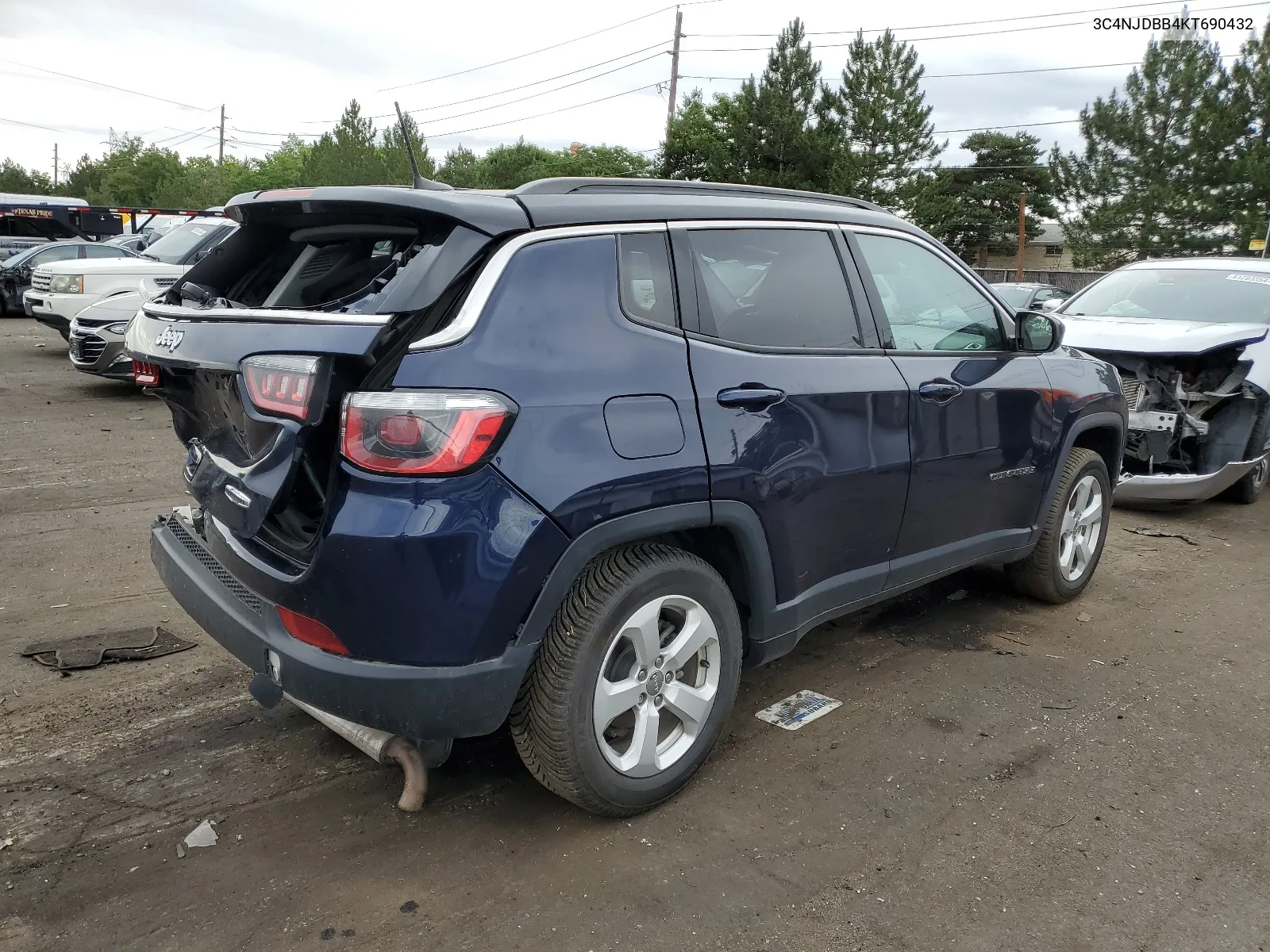 2019 Jeep Compass Latitude VIN: 3C4NJDBB4KT690432 Lot: 60336484