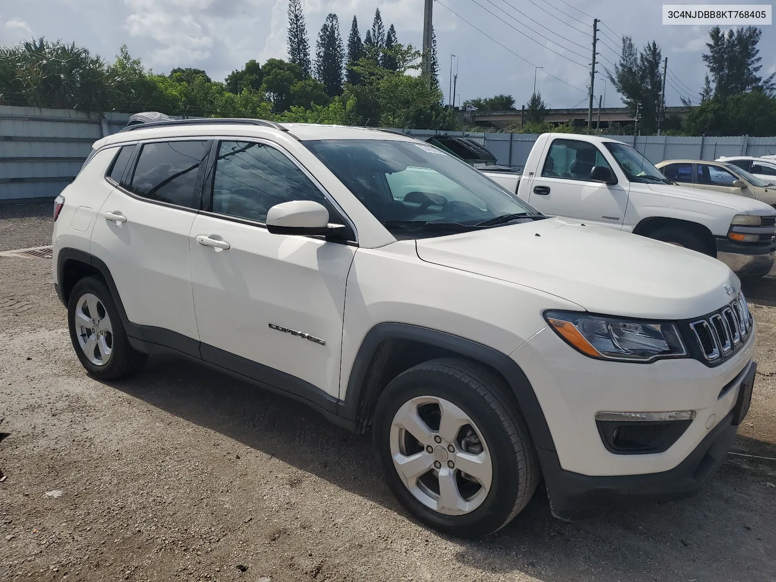 2019 Jeep Compass Latitude VIN: 3C4NJDBB8KT768405 Lot: 63430154