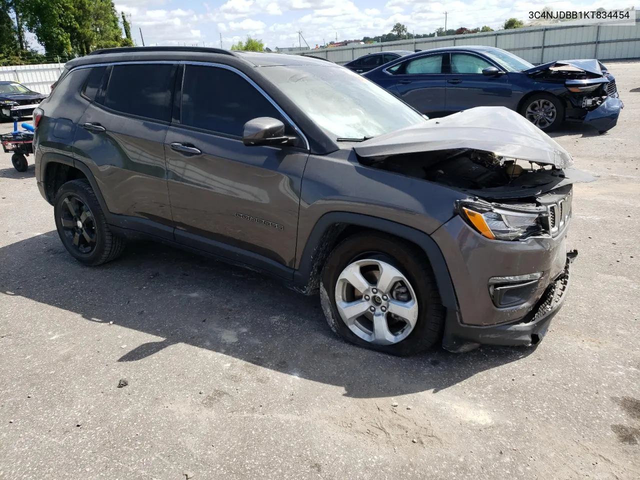 3C4NJDBB1KT834454 2019 Jeep Compass Latitude