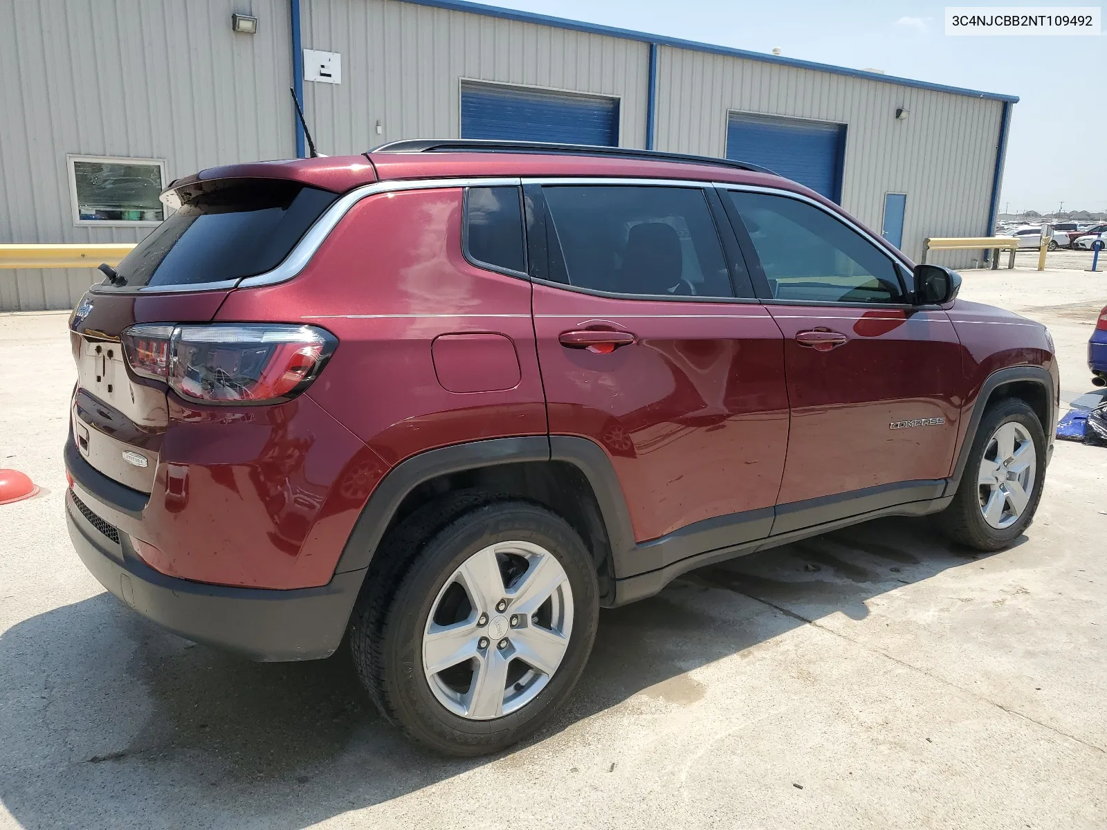 2022 Jeep Compass Latitude VIN: 3C4NJCBB2NT109492 Lot: 66527564