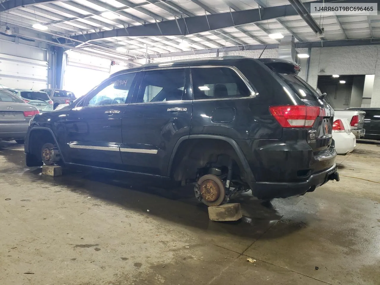 1J4RR6GT9BC696465 2011 Jeep Grand Cherokee Overland