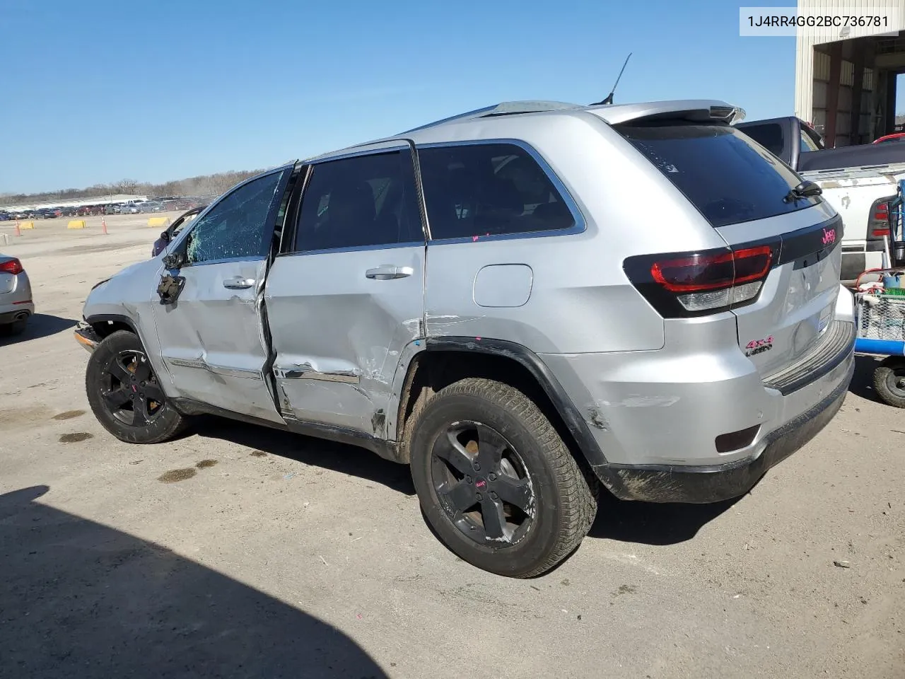 1J4RR4GG2BC736781 2011 Jeep Grand Cherokee Laredo