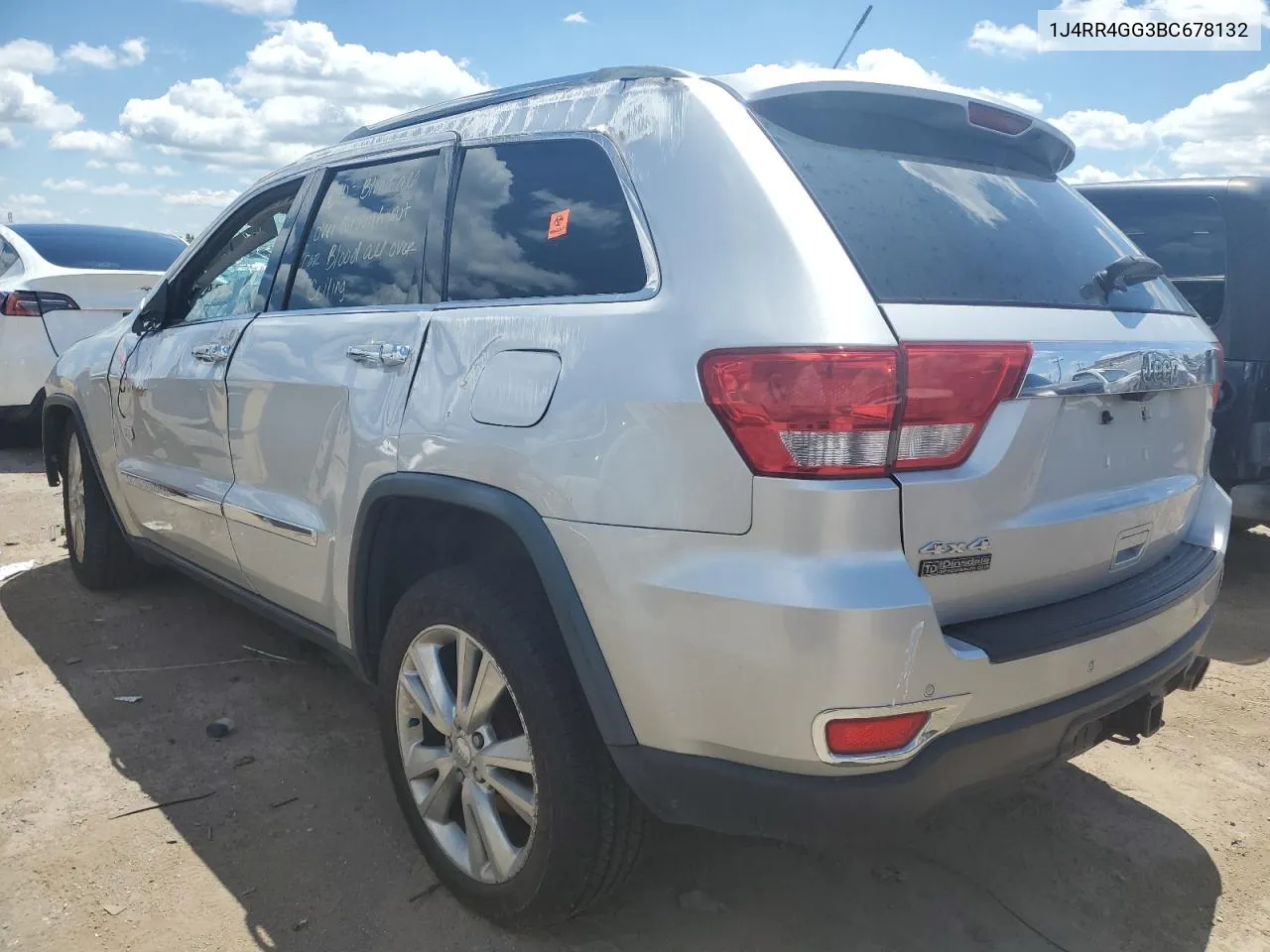 1J4RR4GG3BC678132 2011 Jeep Grand Cherokee Laredo