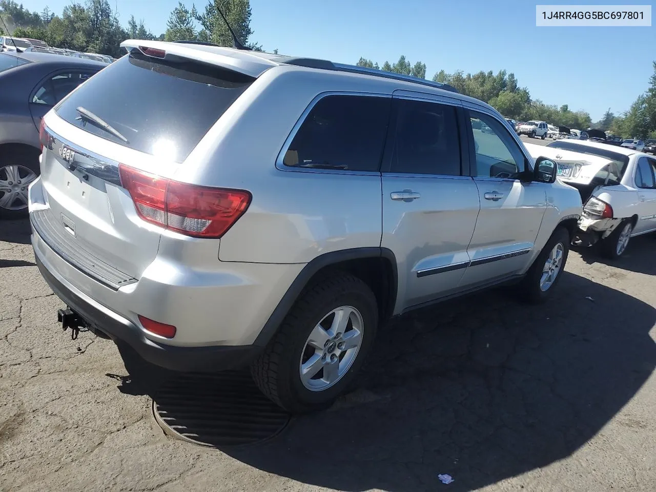 1J4RR4GG5BC697801 2011 Jeep Grand Cherokee Laredo