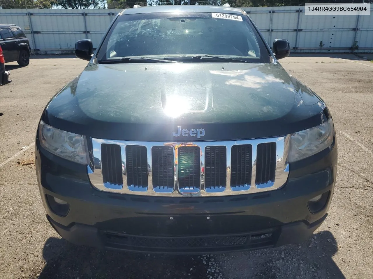 1J4RR4GG9BC654904 2011 Jeep Grand Cherokee Laredo