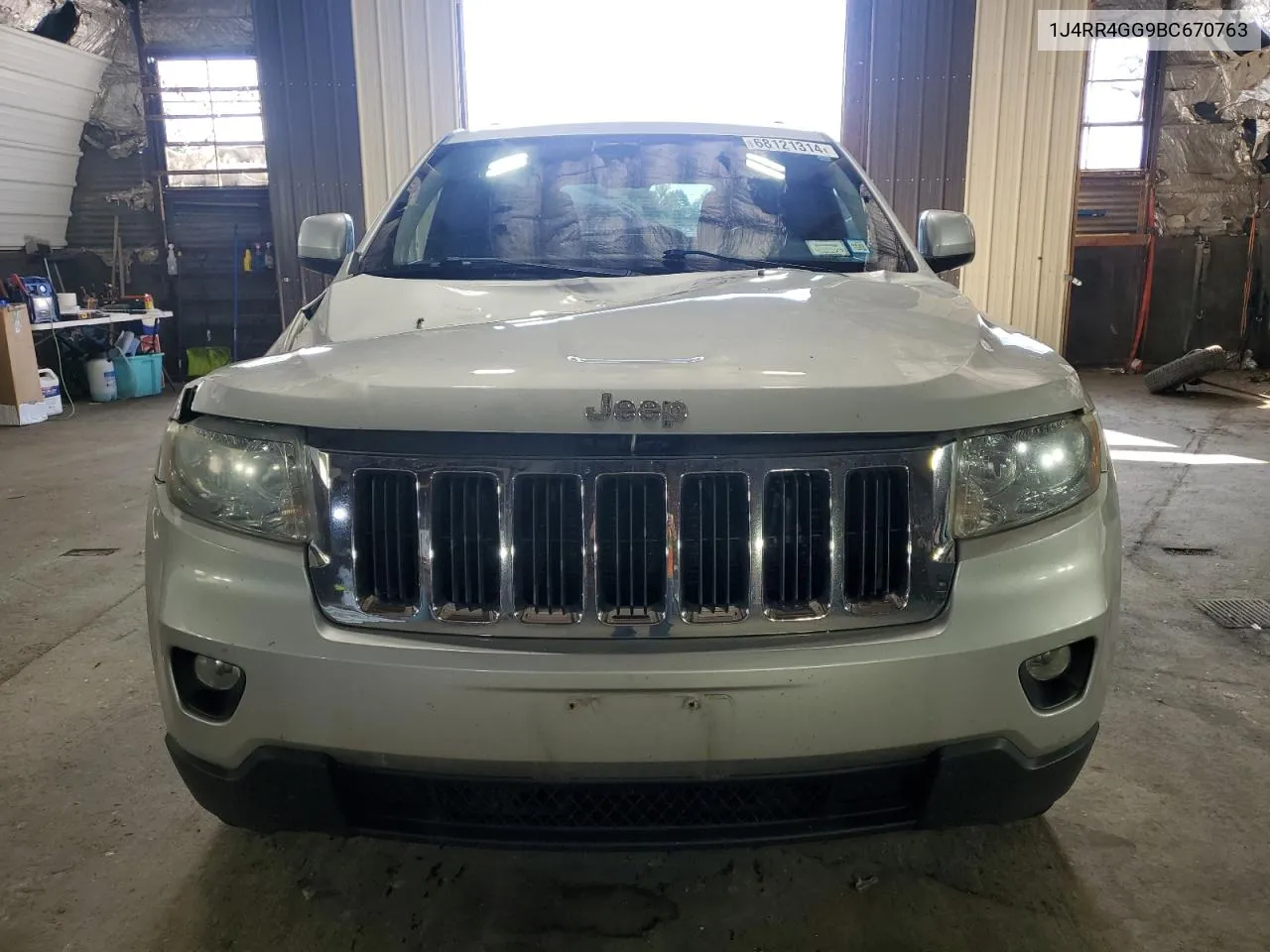 1J4RR4GG9BC670763 2011 Jeep Grand Cherokee Laredo