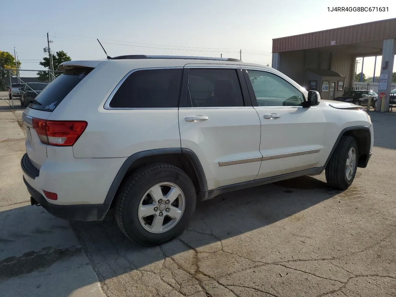 1J4RR4GG8BC671631 2011 Jeep Grand Cherokee Laredo