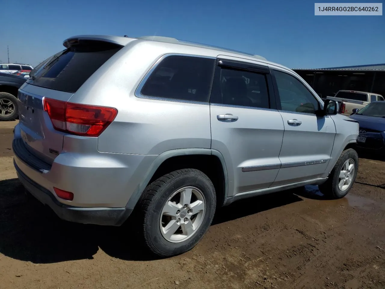 1J4RR4GG2BC640262 2011 Jeep Grand Cherokee Laredo