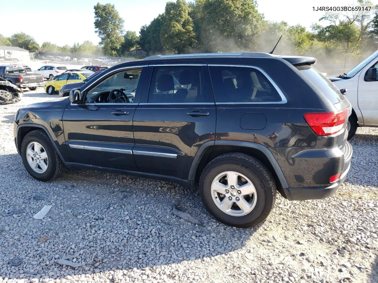 1J4RS4GG3BC659147 2011 Jeep Grand Cherokee Laredo