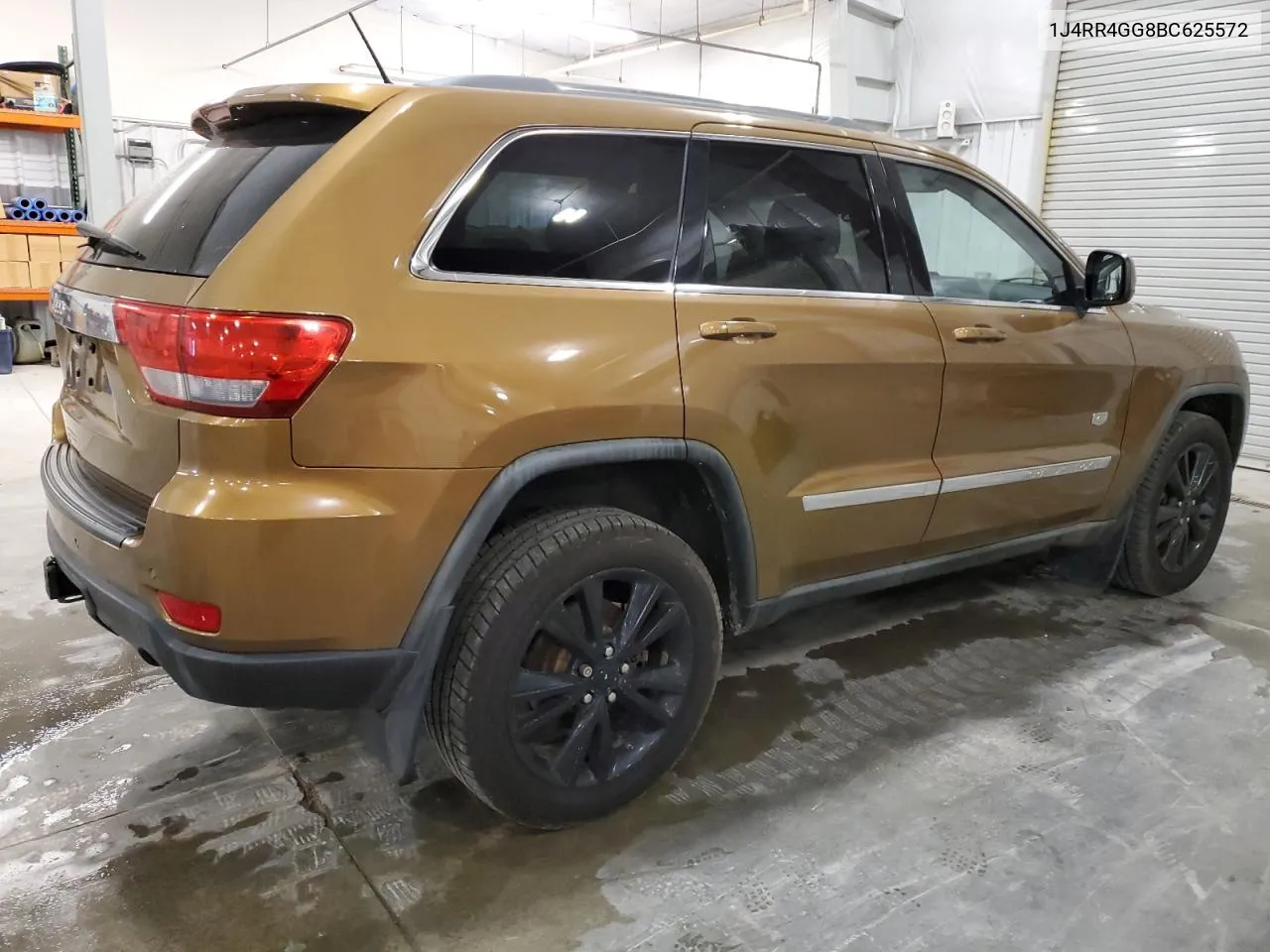 2011 Jeep Grand Cherokee Laredo VIN: 1J4RR4GG8BC625572 Lot: 70749624