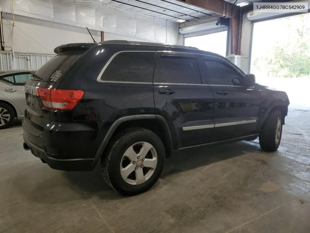 2011 Jeep Grand Cherokee Laredo VIN: 1J4RR4GG7BC542909 Lot: 70850994