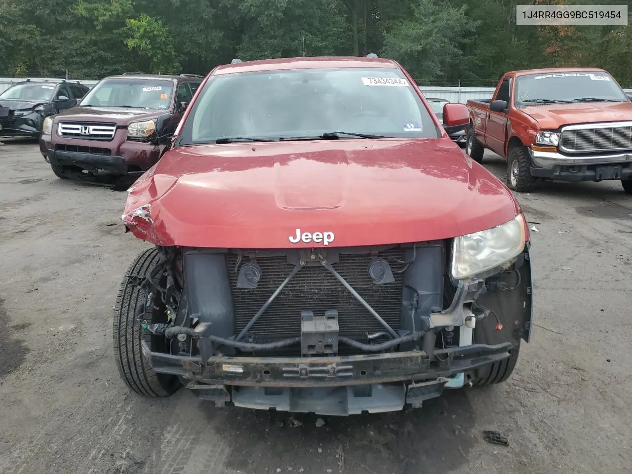 1J4RR4GG9BC519454 2011 Jeep Grand Cherokee Laredo