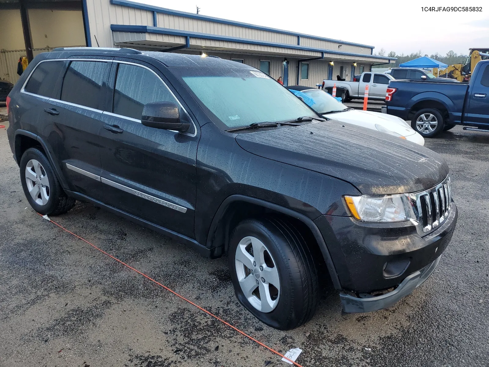 2013 Jeep Grand Cherokee Laredo VIN: 1C4RJFAG9DC585832 Lot: 66730794