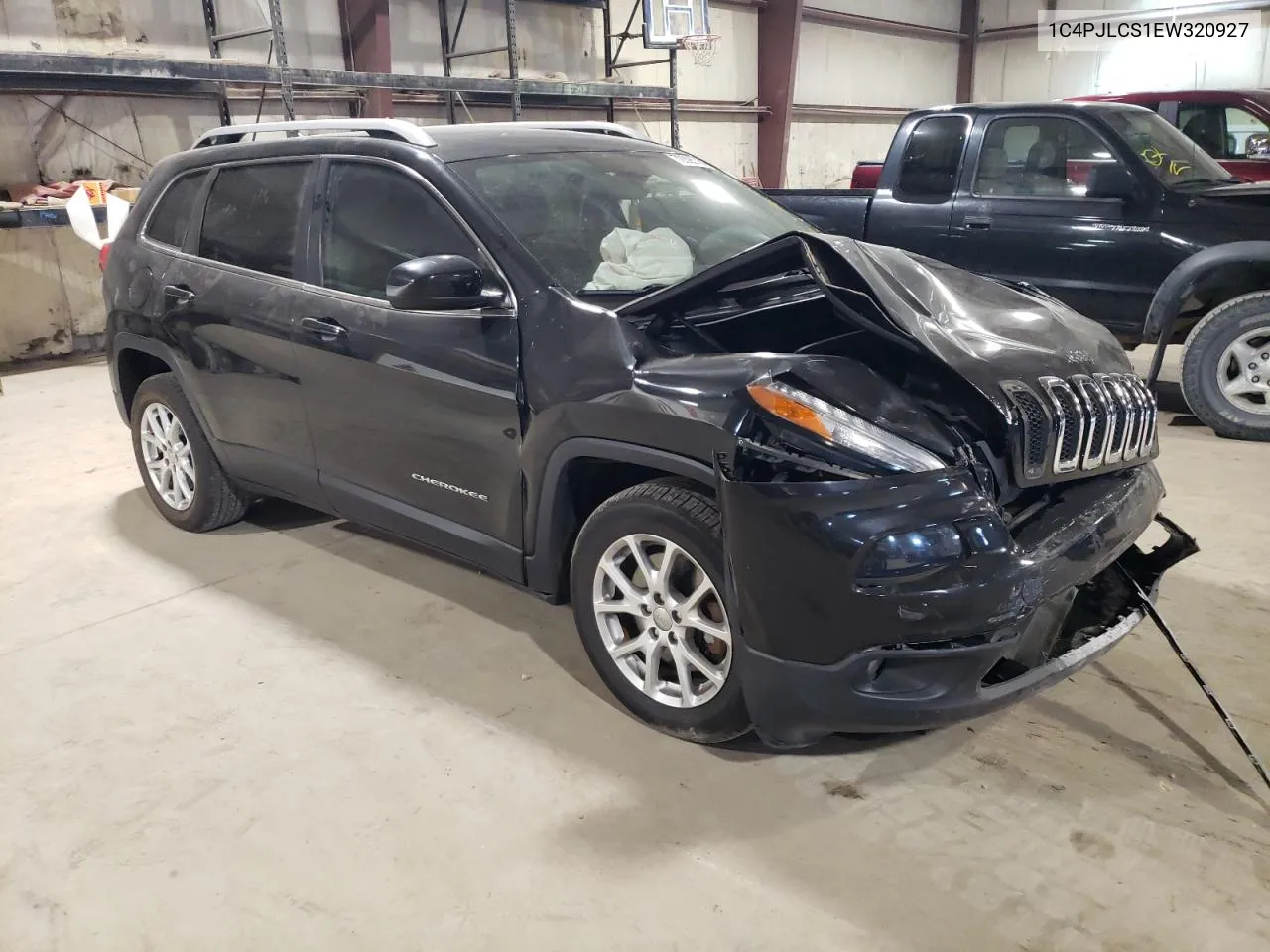 2014 Jeep Cherokee Latitude VIN: 1C4PJLCS1EW320927 Lot: 72395764