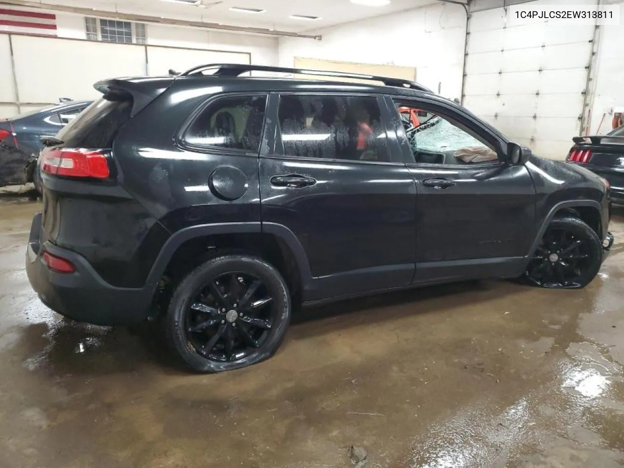 2014 Jeep Cherokee Latitude VIN: 1C4PJLCS2EW313811 Lot: 73057504