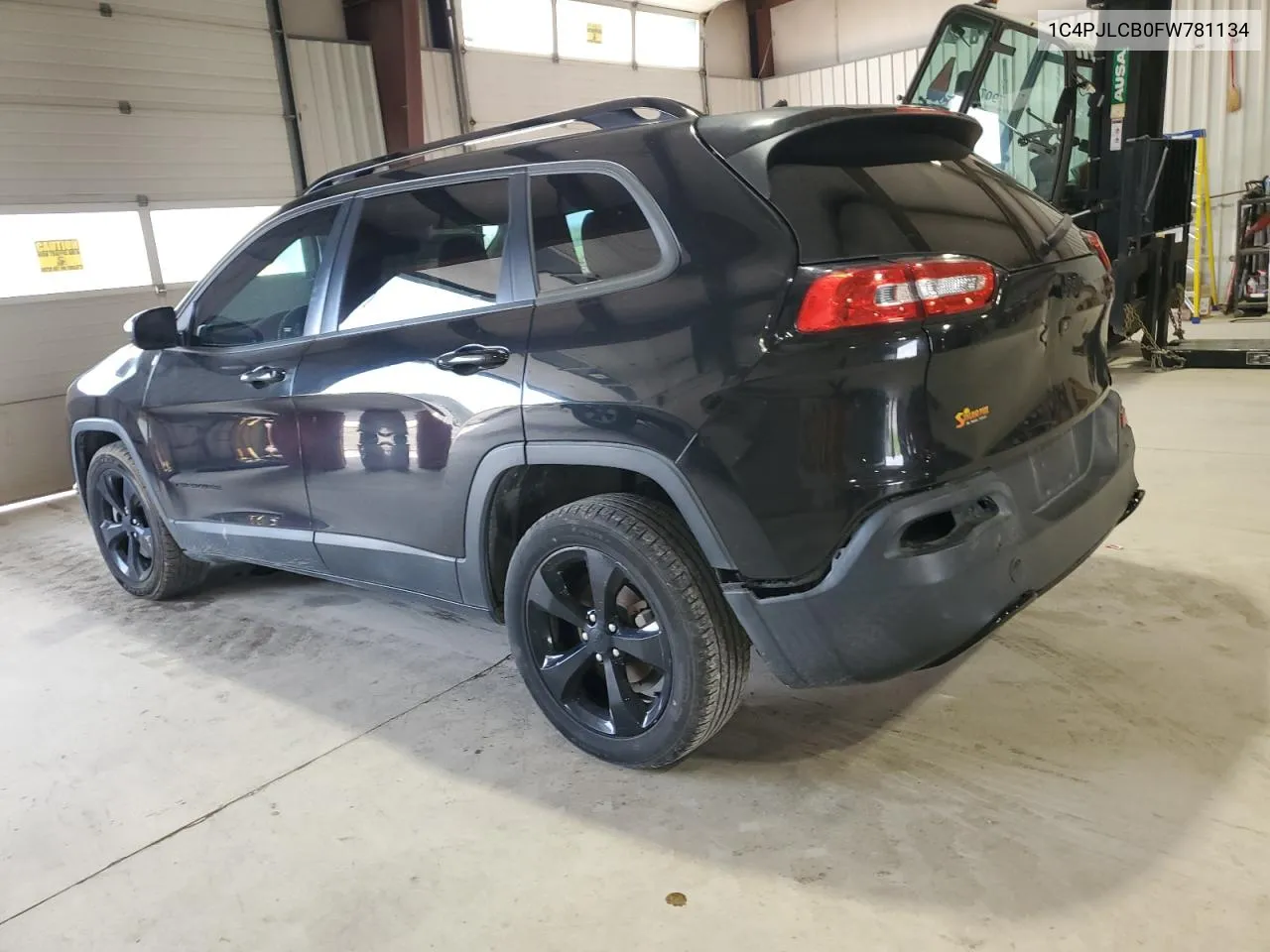 2015 Jeep Cherokee Latitude VIN: 1C4PJLCB0FW781134 Lot: 50733884