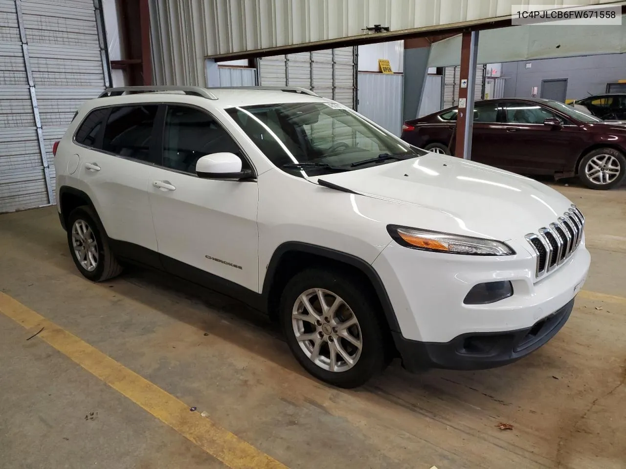 2015 Jeep Cherokee Latitude VIN: 1C4PJLCB6FW671558 Lot: 54152864