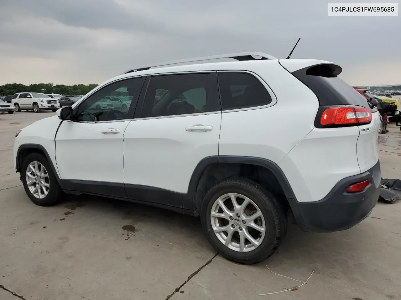 2015 Jeep Cherokee Latitude VIN: 1C4PJLCS1FW695685 Lot: 55974104