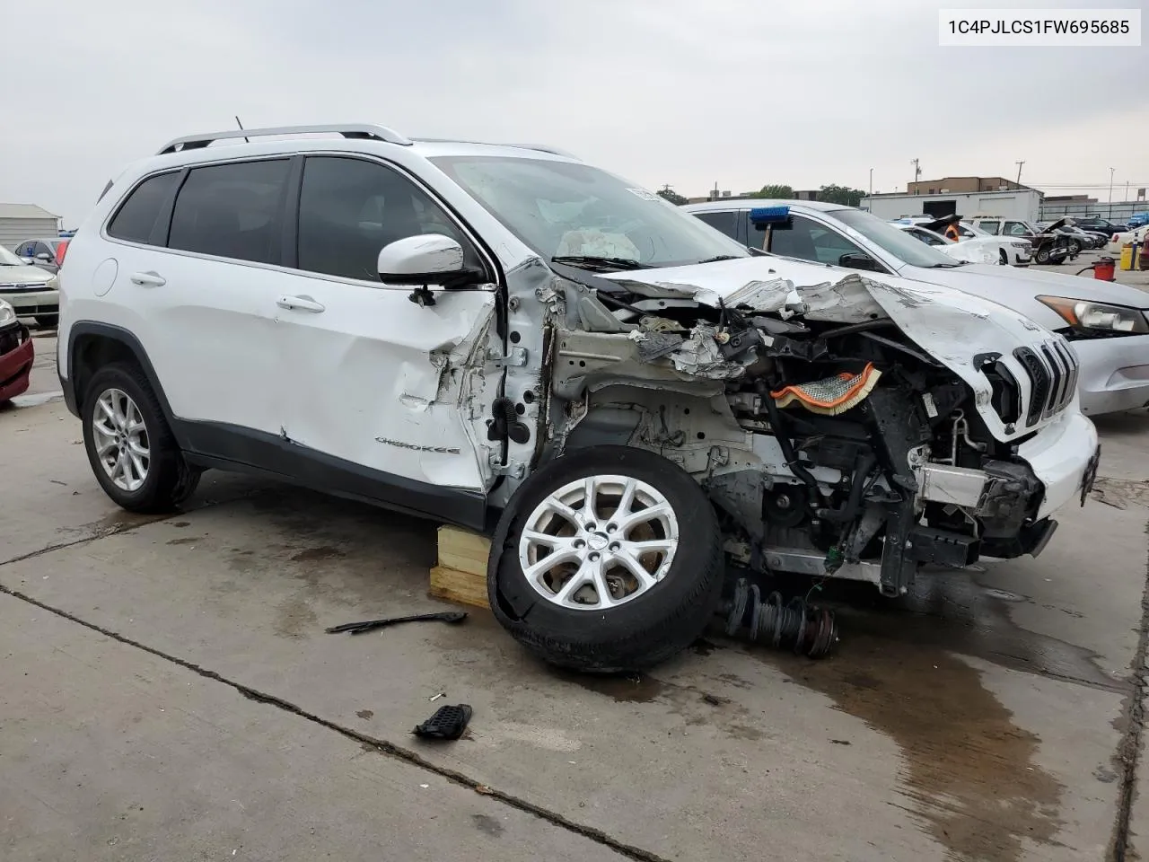 2015 Jeep Cherokee Latitude VIN: 1C4PJLCS1FW695685 Lot: 55974104