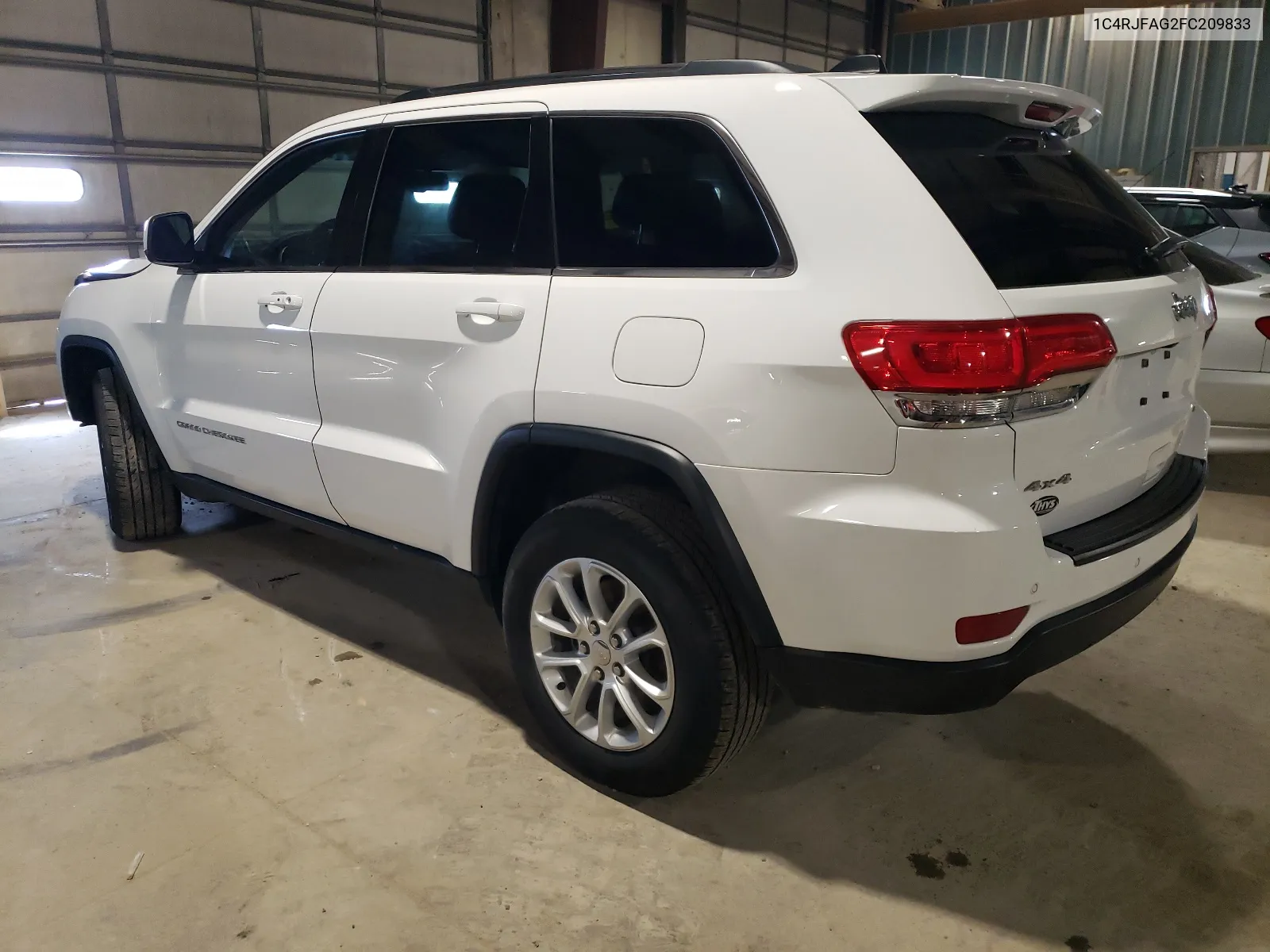 1C4RJFAG2FC209833 2015 Jeep Grand Cherokee Laredo