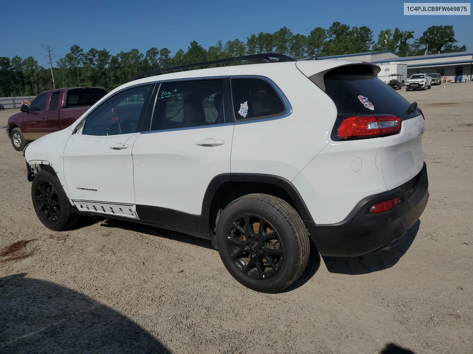 2015 Jeep Cherokee Latitude VIN: 1C4PJLCB8FW669875 Lot: 67052714