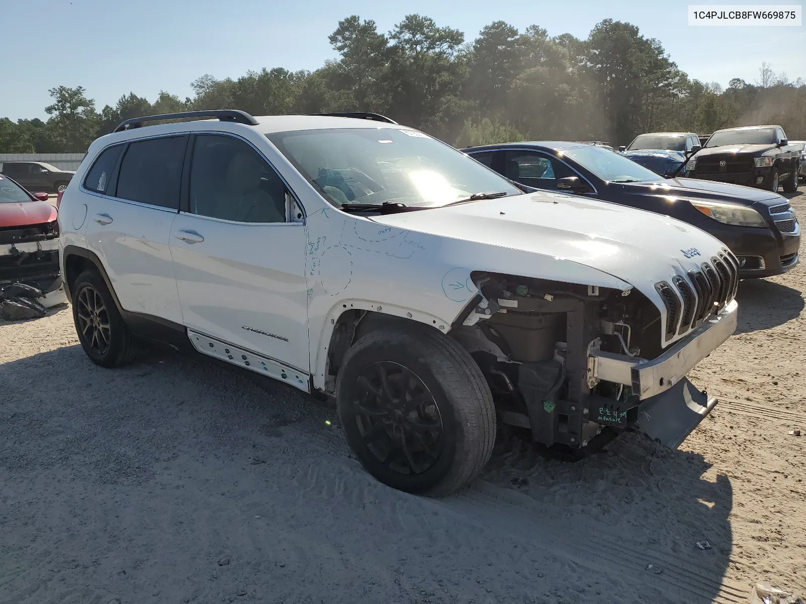 2015 Jeep Cherokee Latitude VIN: 1C4PJLCB8FW669875 Lot: 67052714