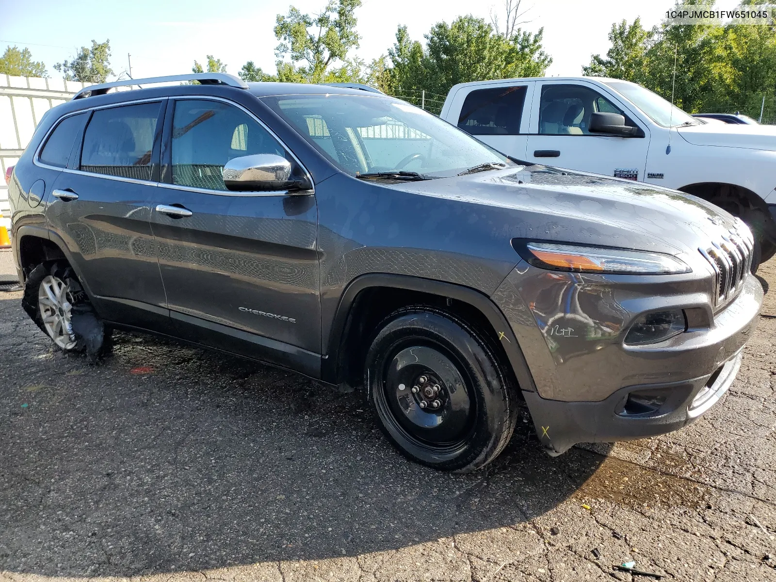 2015 Jeep Cherokee Latitude VIN: 1C4PJMCB1FW651045 Lot: 68025864