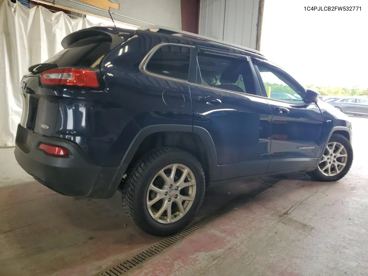 2015 Jeep Cherokee Latitude VIN: 1C4PJLCB2FW532771 Lot: 69558264