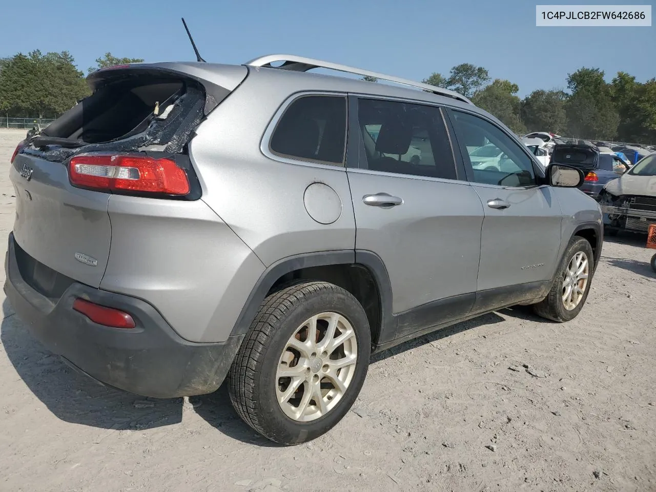 2015 Jeep Cherokee Latitude VIN: 1C4PJLCB2FW642686 Lot: 70705114