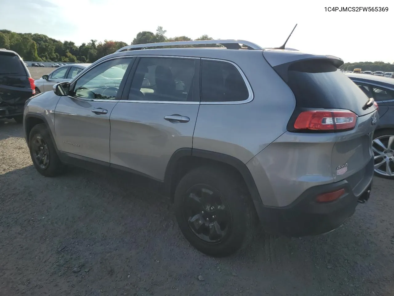 1C4PJMCS2FW565369 2015 Jeep Cherokee Latitude