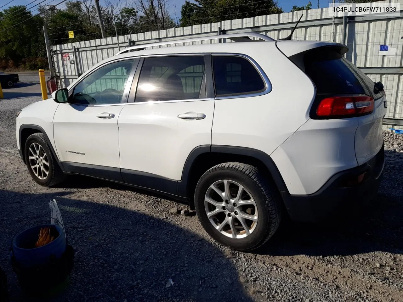 2015 Jeep Cherokee Latitude VIN: 1C4PJLCB6FW711833 Lot: 71806604