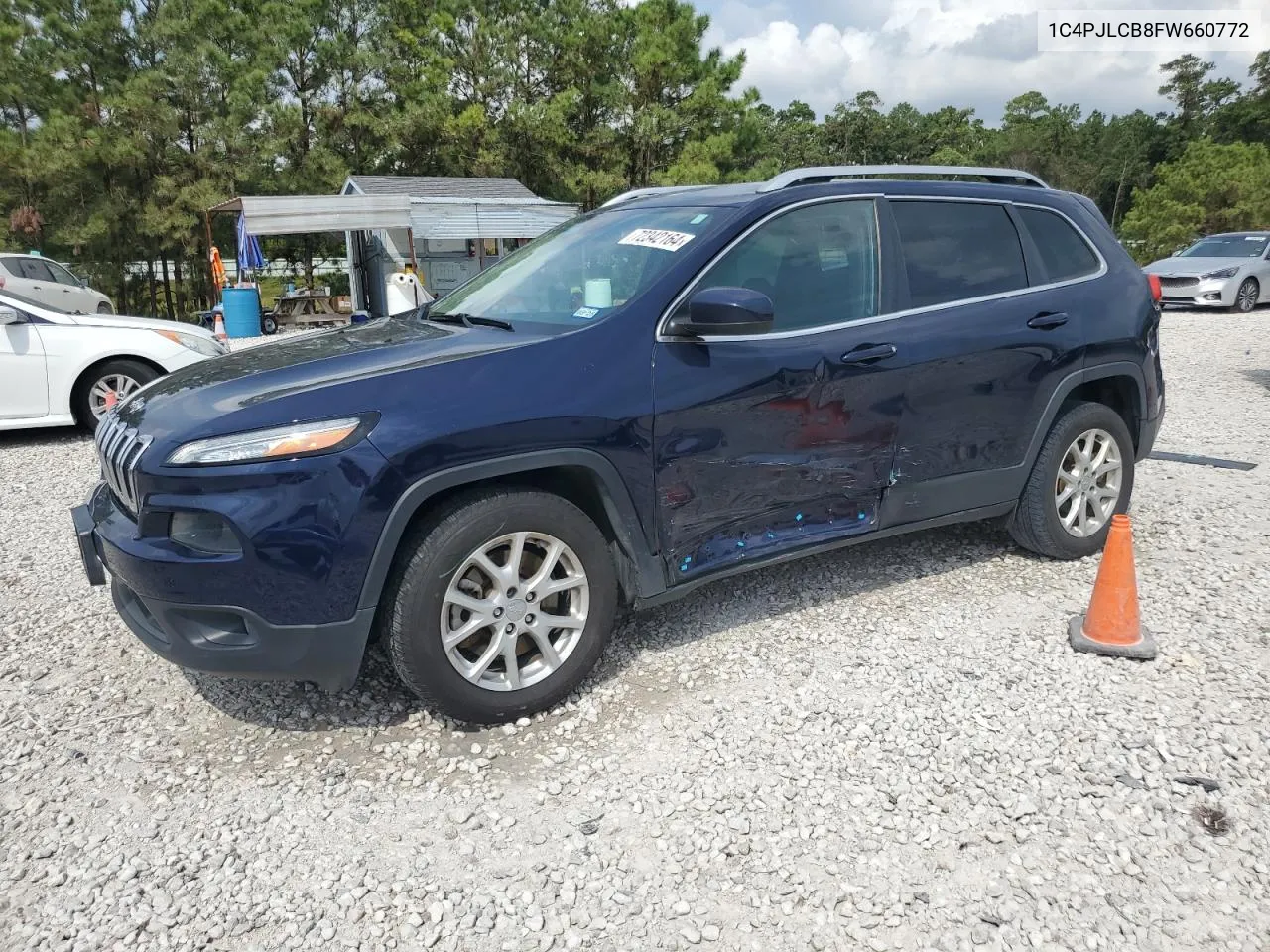 2015 Jeep Cherokee Latitude VIN: 1C4PJLCB8FW660772 Lot: 72342164