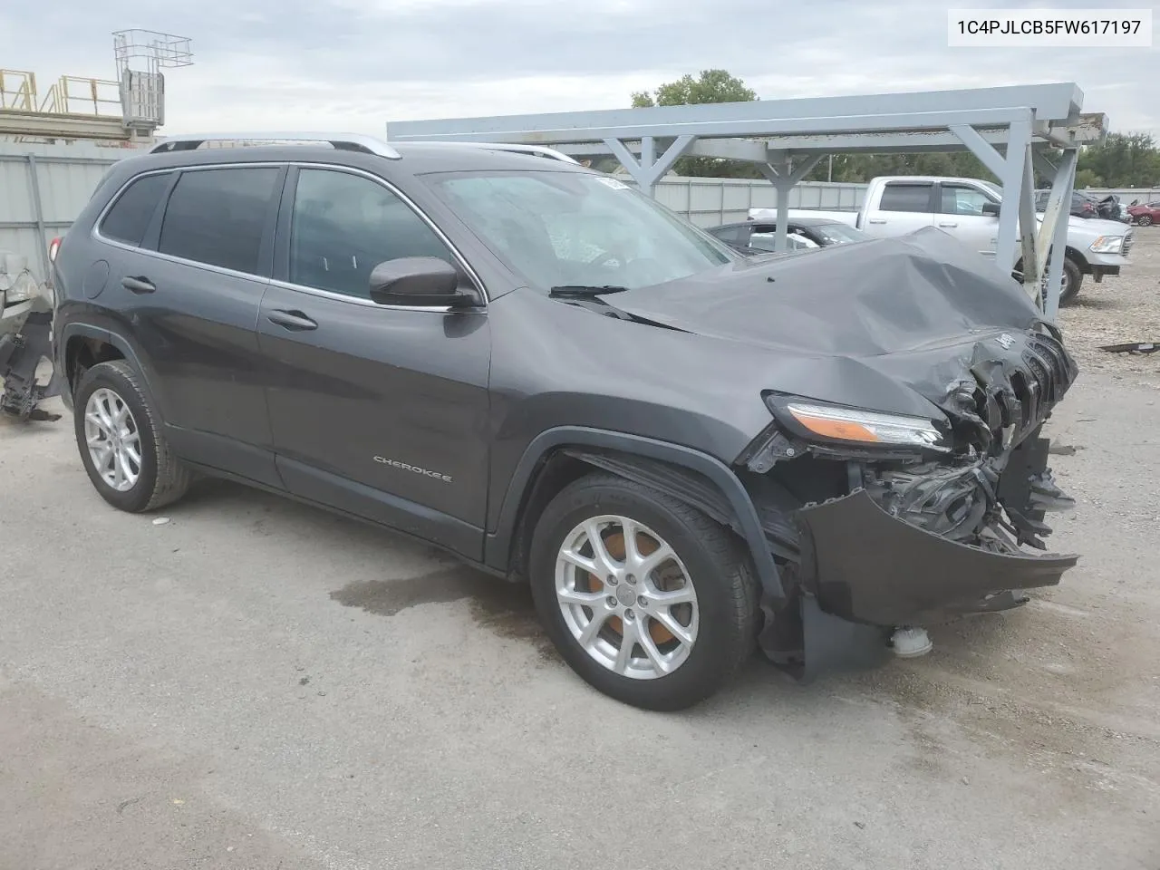 2015 Jeep Cherokee Latitude VIN: 1C4PJLCB5FW617197 Lot: 72942674