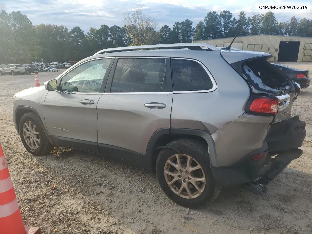 2015 Jeep Cherokee Latitude VIN: 1C4PJMCB2FW702519 Lot: 75631404