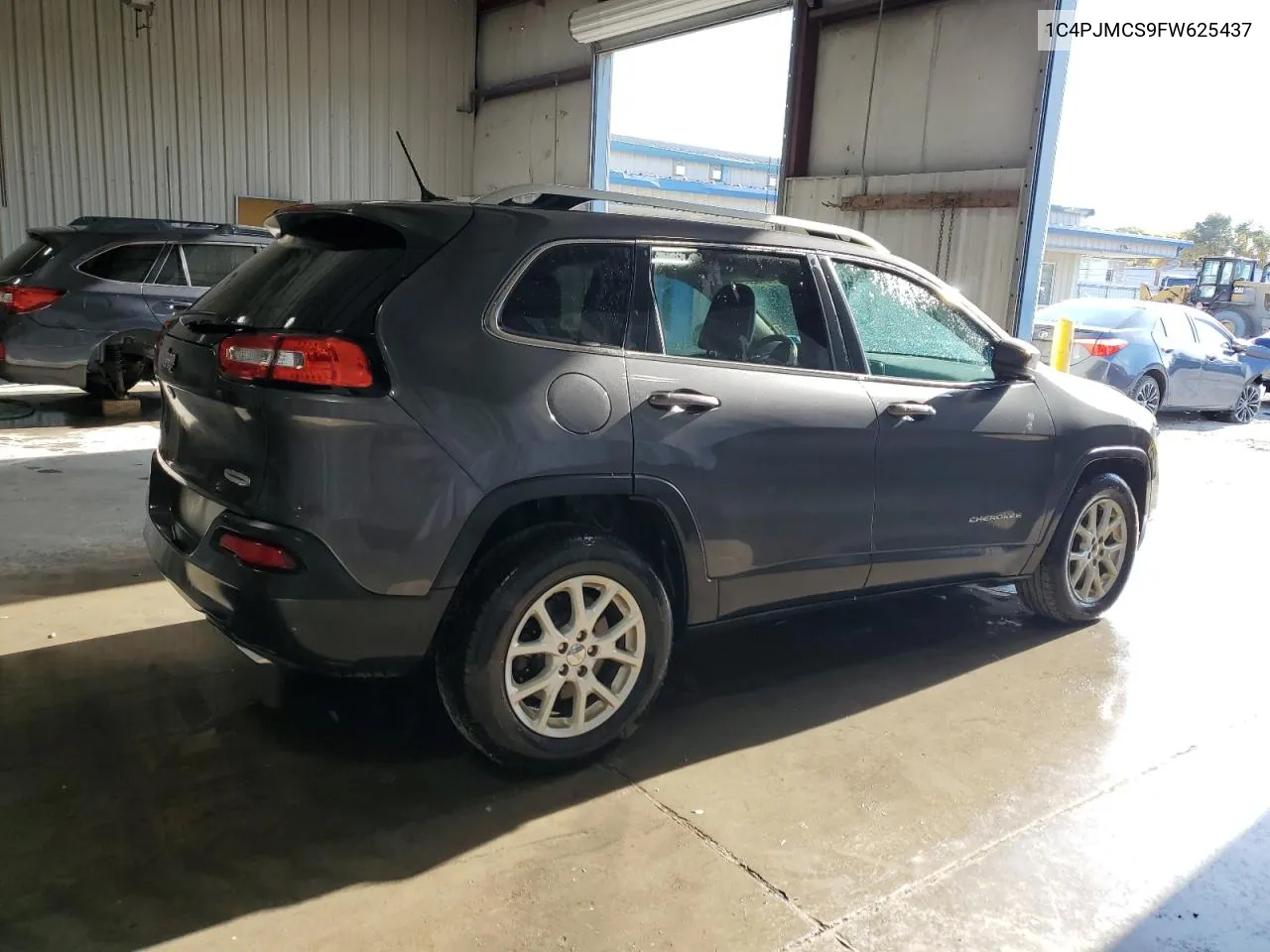 2015 Jeep Cherokee Latitude VIN: 1C4PJMCS9FW625437 Lot: 76192684