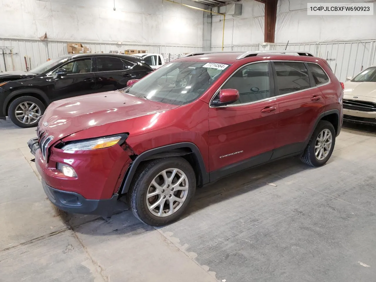 2015 Jeep Cherokee Latitude VIN: 1C4PJLCBXFW690923 Lot: 77214564