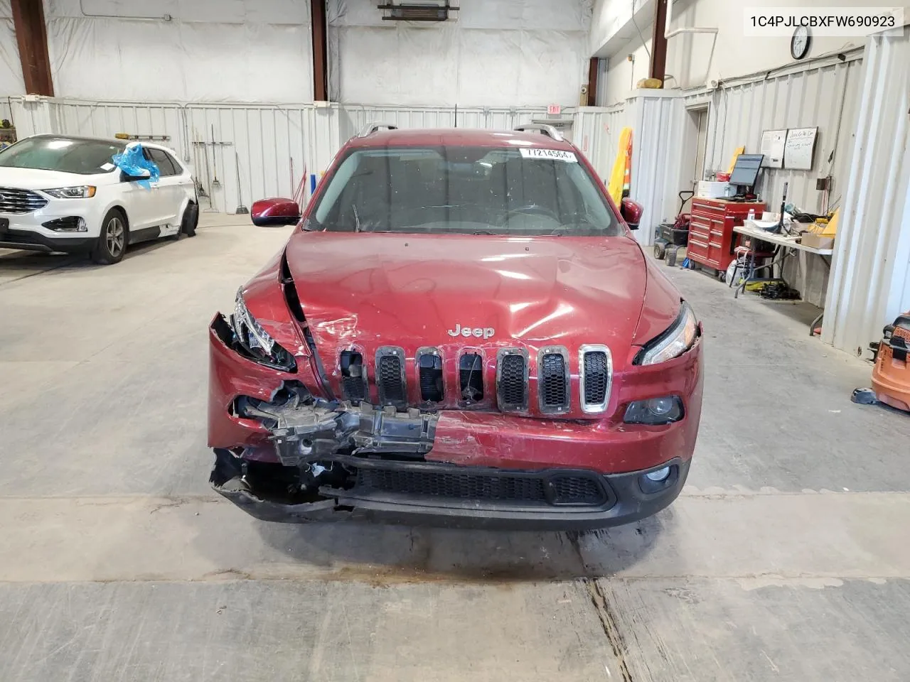 2015 Jeep Cherokee Latitude VIN: 1C4PJLCBXFW690923 Lot: 77214564