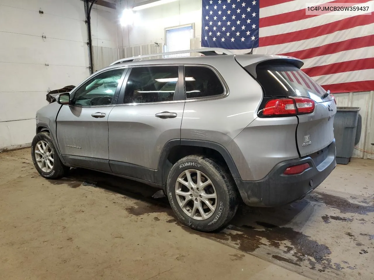 2016 Jeep Cherokee Latitude VIN: 1C4PJMCB2GW359437 Lot: 43533604